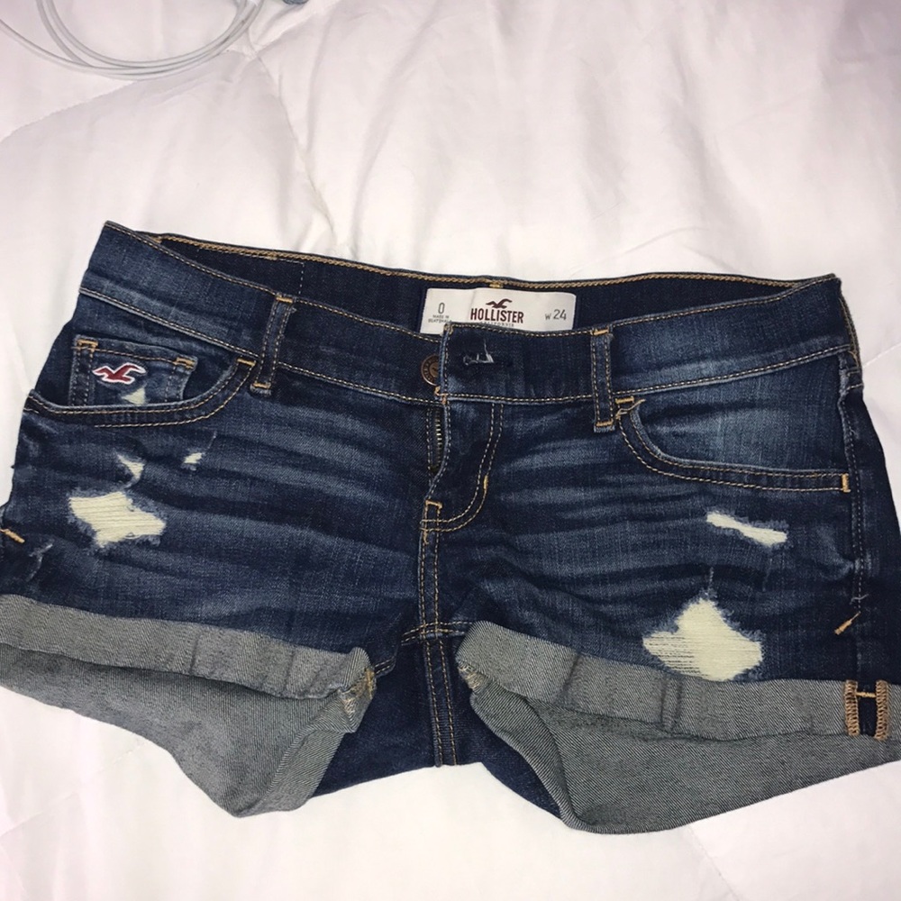 Dark washed Hollister jean short shorts!